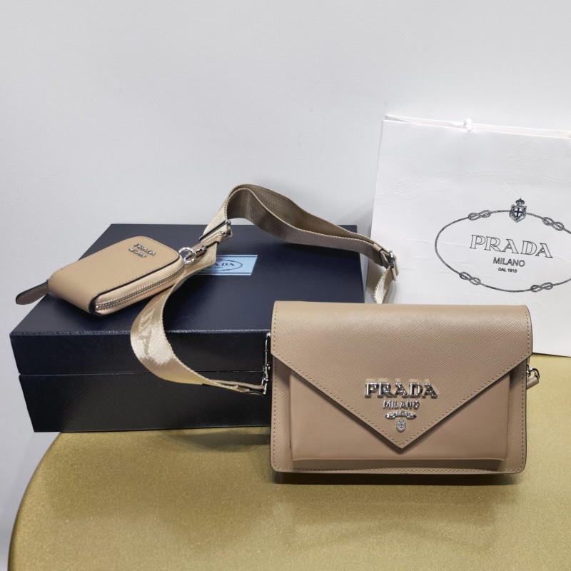 Prada 斜挎包