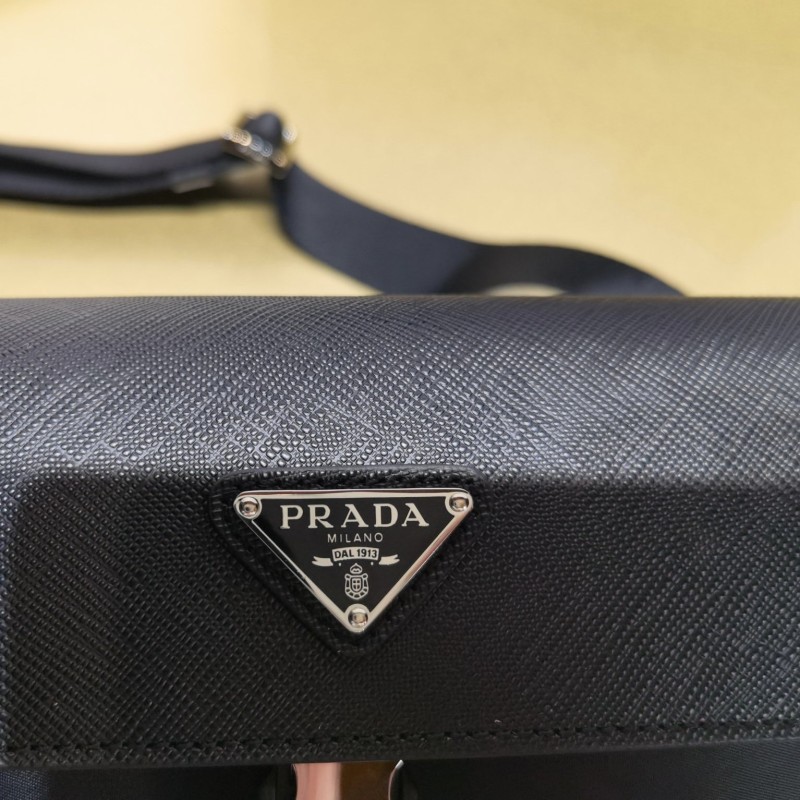 Prada 单肩包