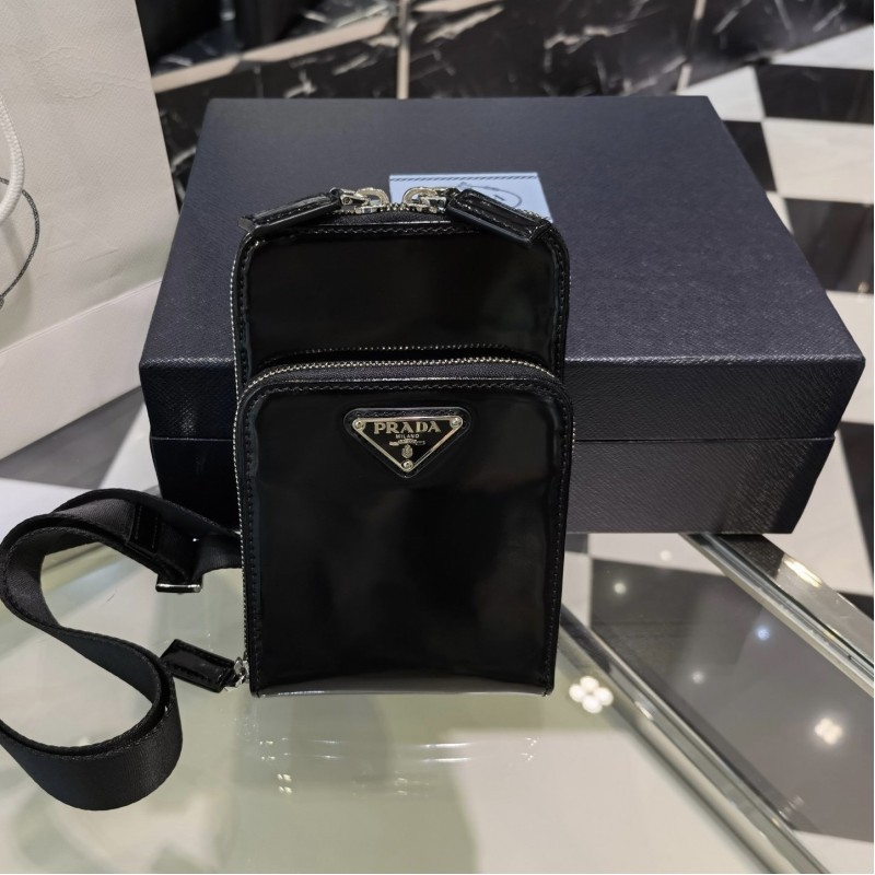 Prada 手机包