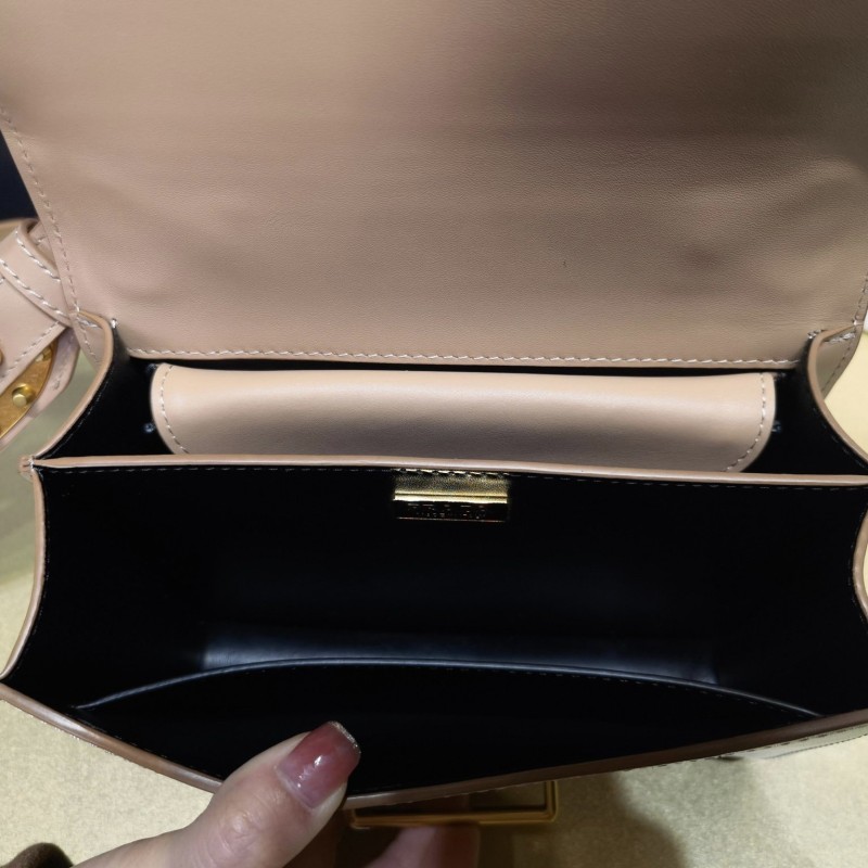 Prada Cahier 盒子包