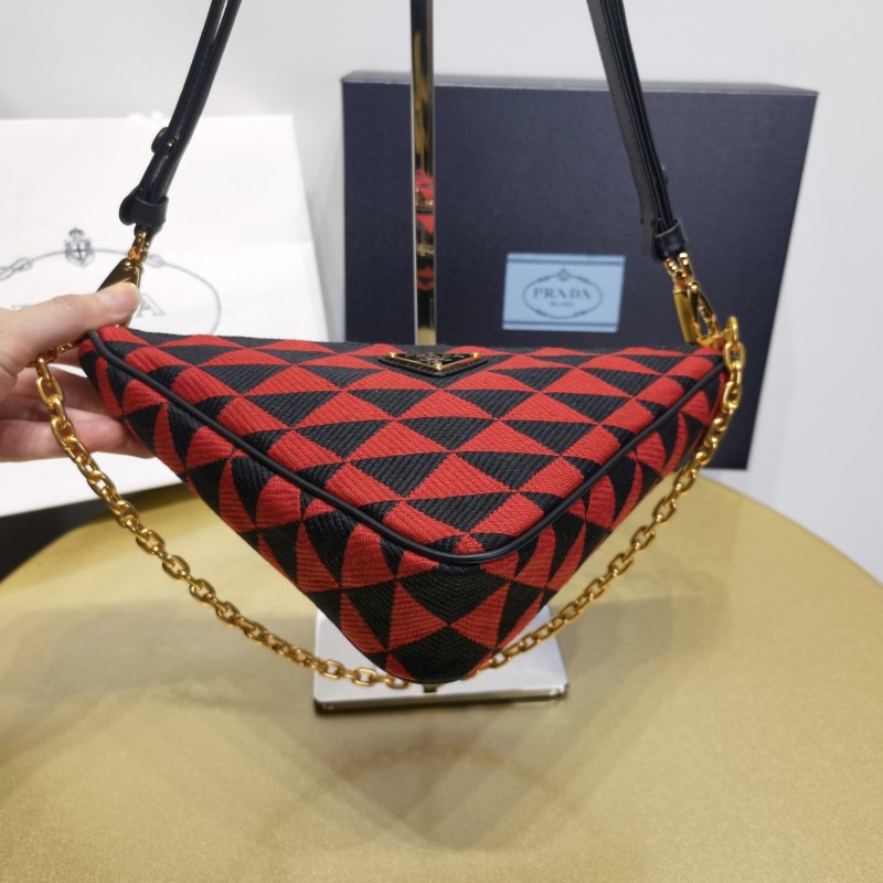 Prada 三角单肩斜挎包