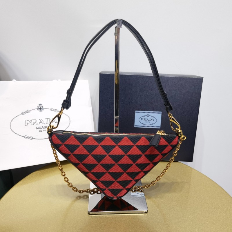 Prada 三角单肩斜挎包