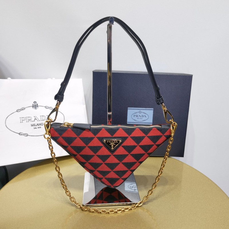 Prada 三角单肩斜挎包