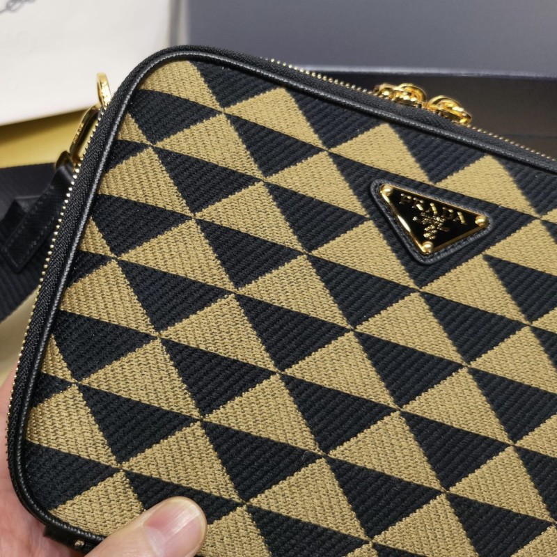 Prada 斜挎包 / 邮差包