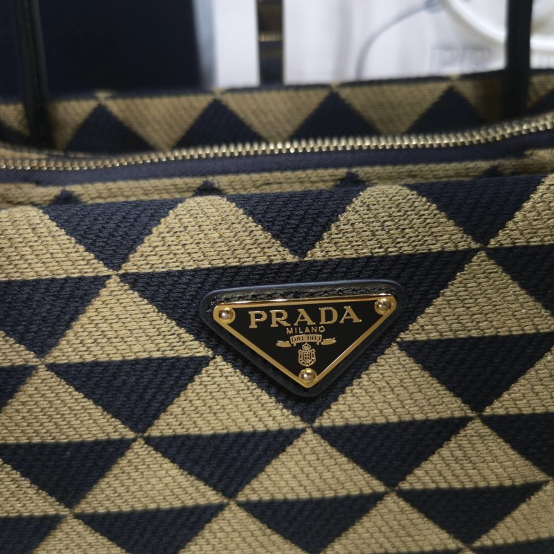 Prada 刺绣织物手袋