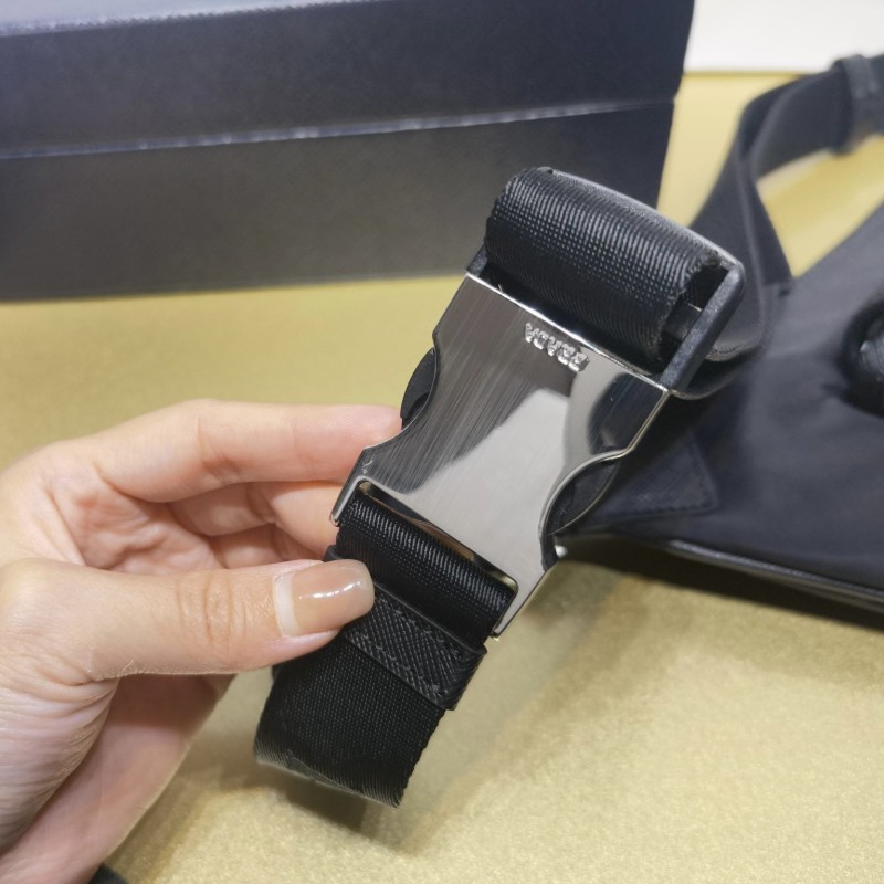 Prada 斜挎包 / 腰包 / 胸包