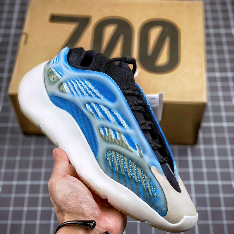 Adidas Yeezy 700