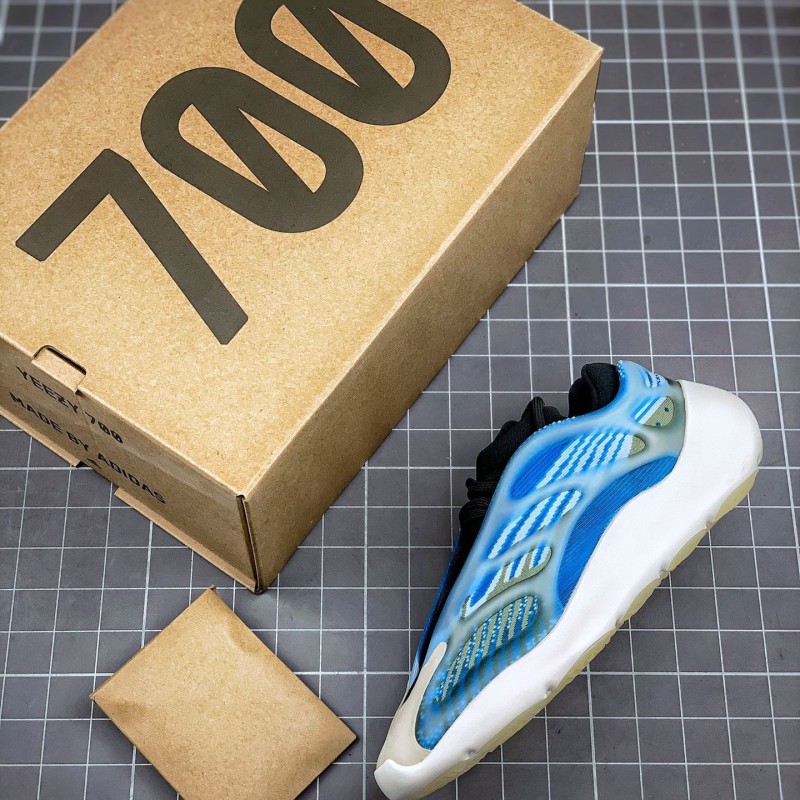 Adidas Yeezy 700