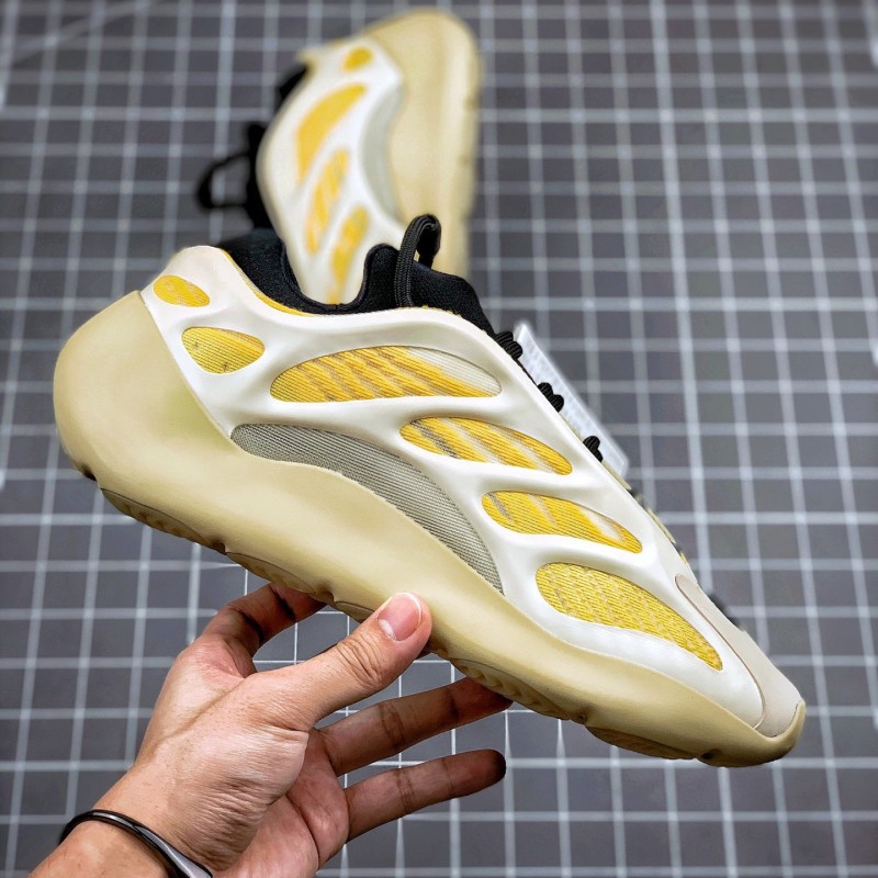 Adidas Yeezy 700