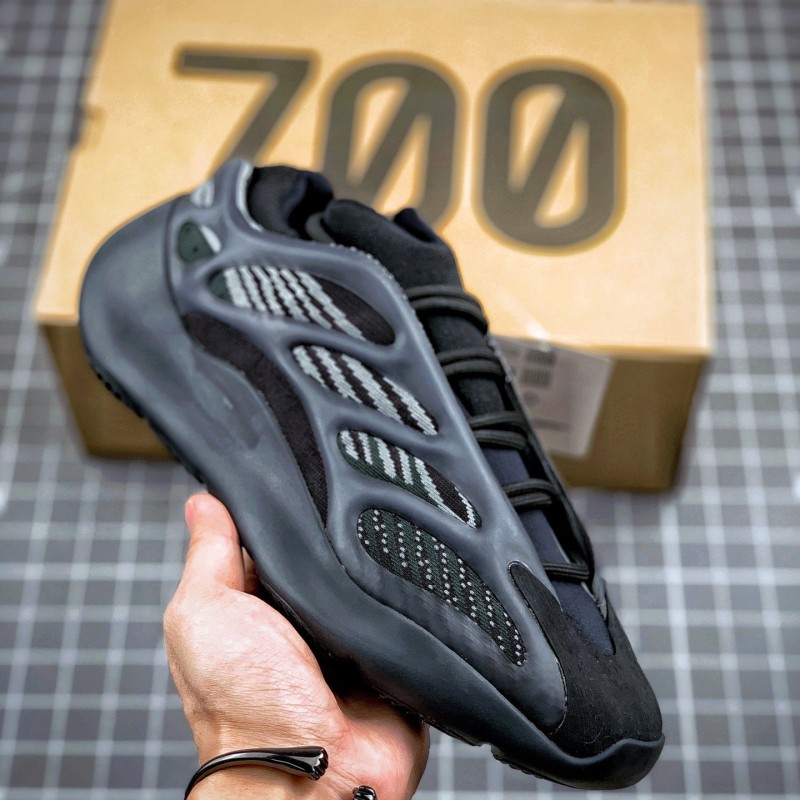 Adidas Yeezy 700