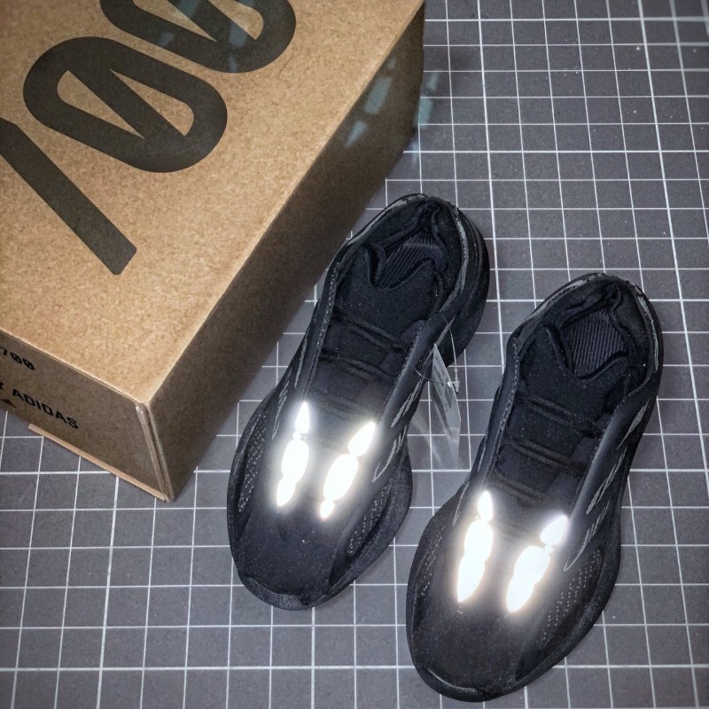 Adidas Yeezy 700