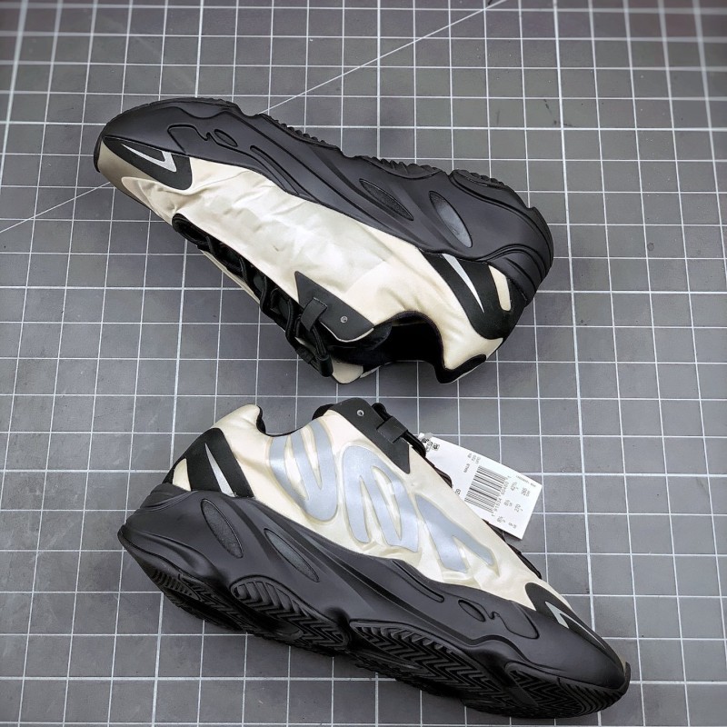 Adidas Yeezy 700