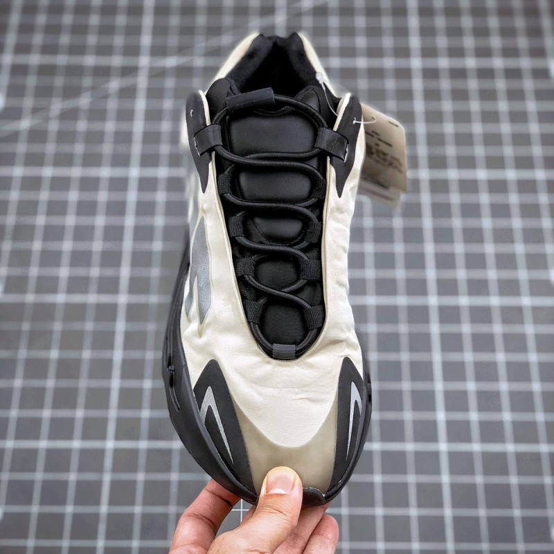 Adidas Yeezy 700