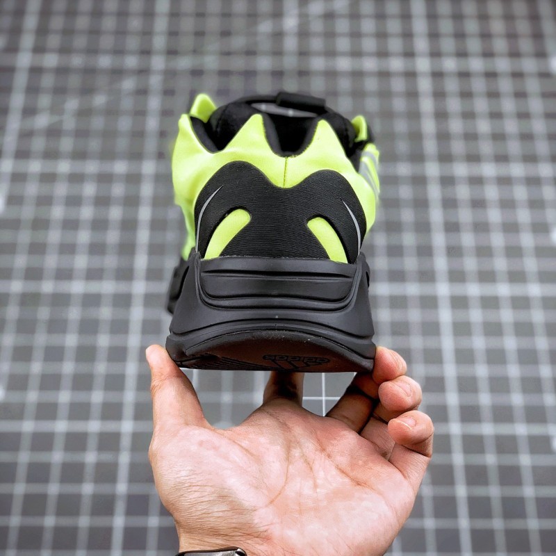 Adidas Yeezy 700