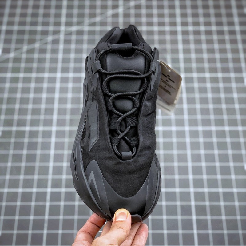 Adidas Yeezy 700