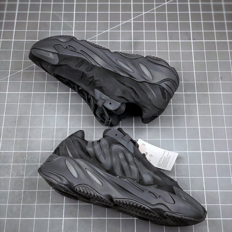 Adidas Yeezy 700