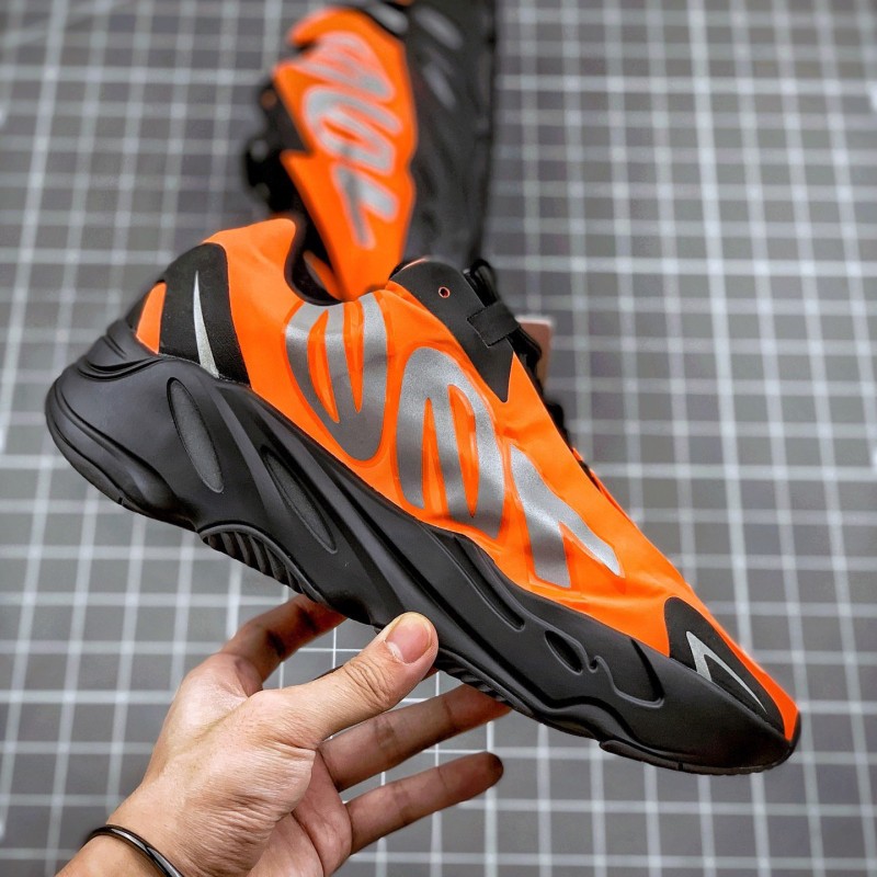 Adidas Yeezy 700