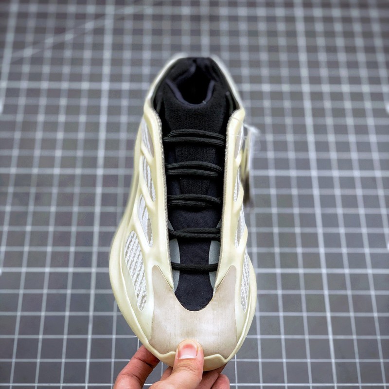 Adidas Yeezy 700
