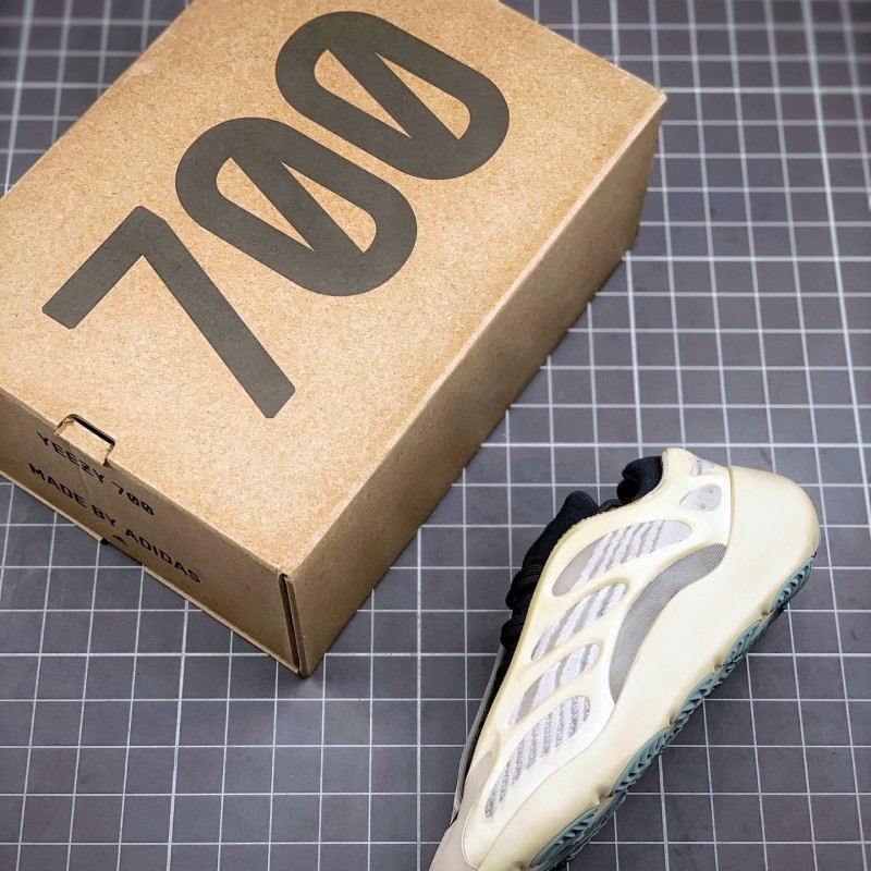 Adidas Yeezy 700
