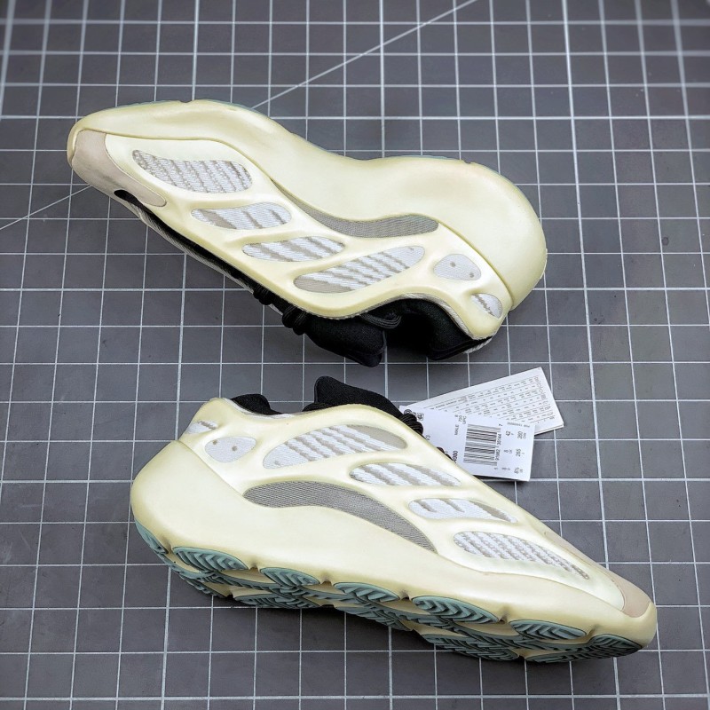 Adidas Yeezy 700
