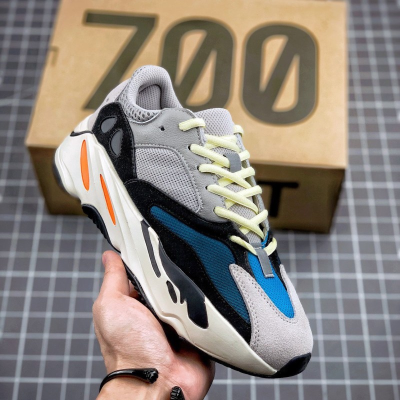 Adidas Yeezy 700