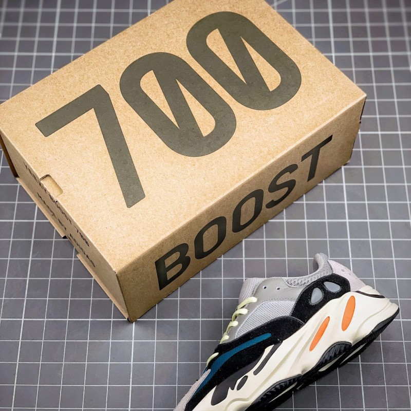 Adidas Yeezy 700