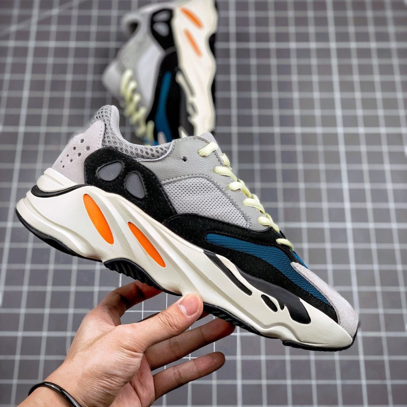 Adidas Yeezy 700