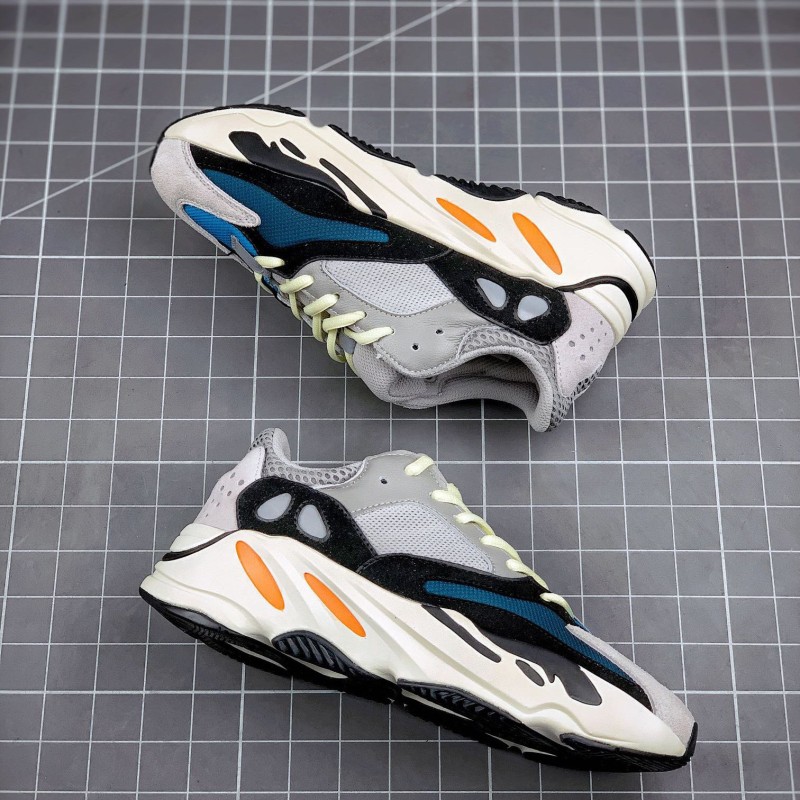Adidas Yeezy 700