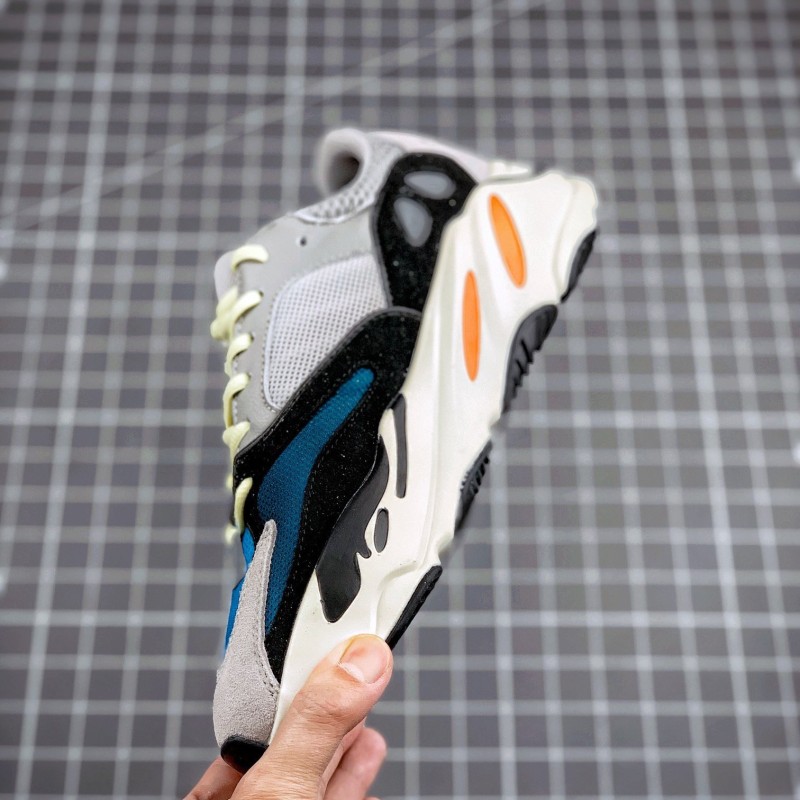 Adidas Yeezy 700