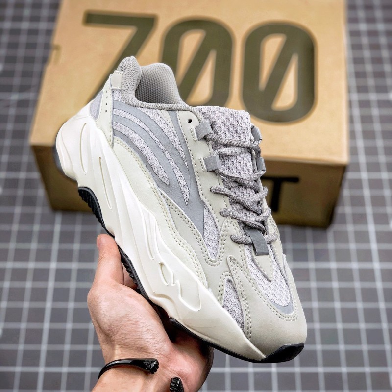 Adidas Yeezy 700