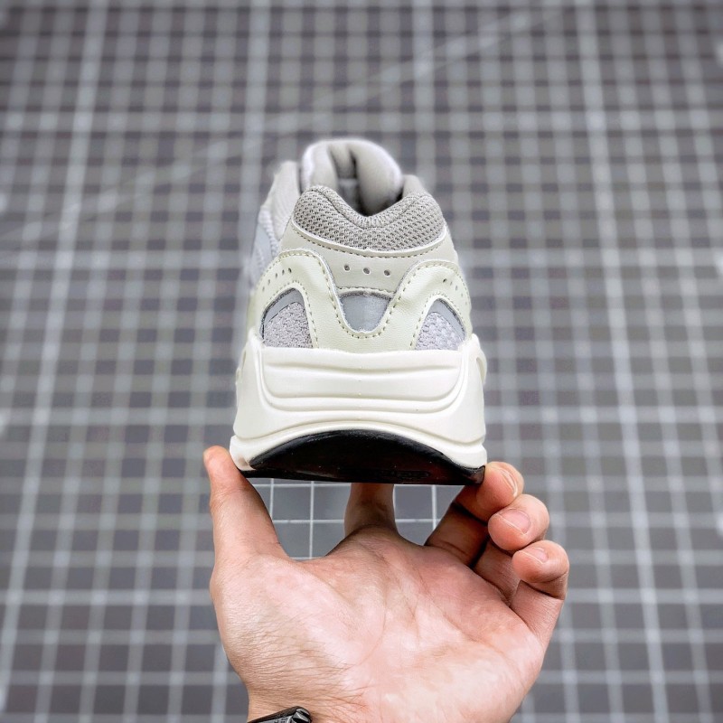 Adidas Yeezy 700