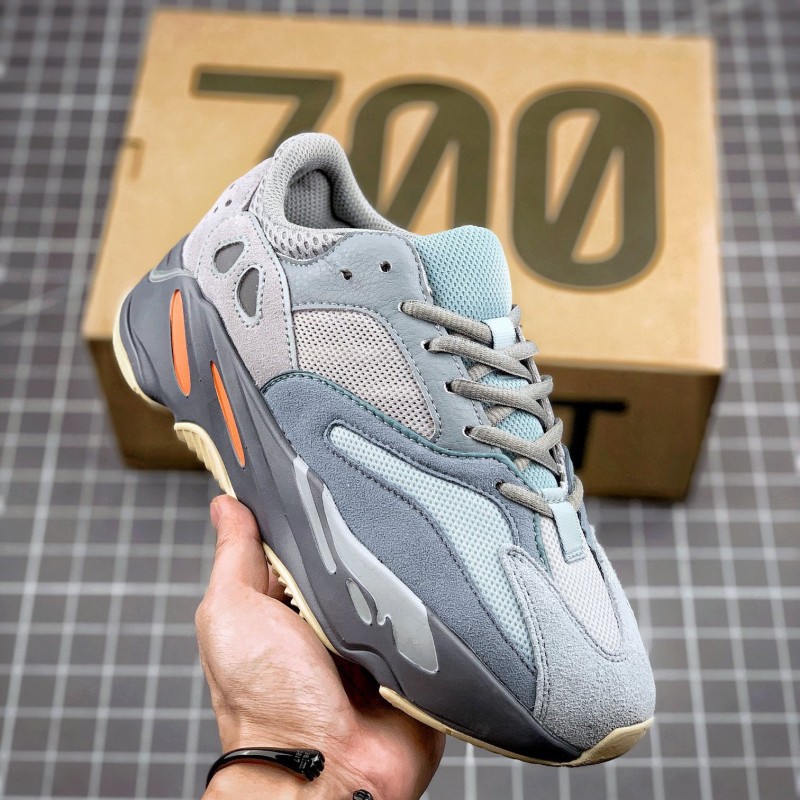 Adidas Yeezy 700