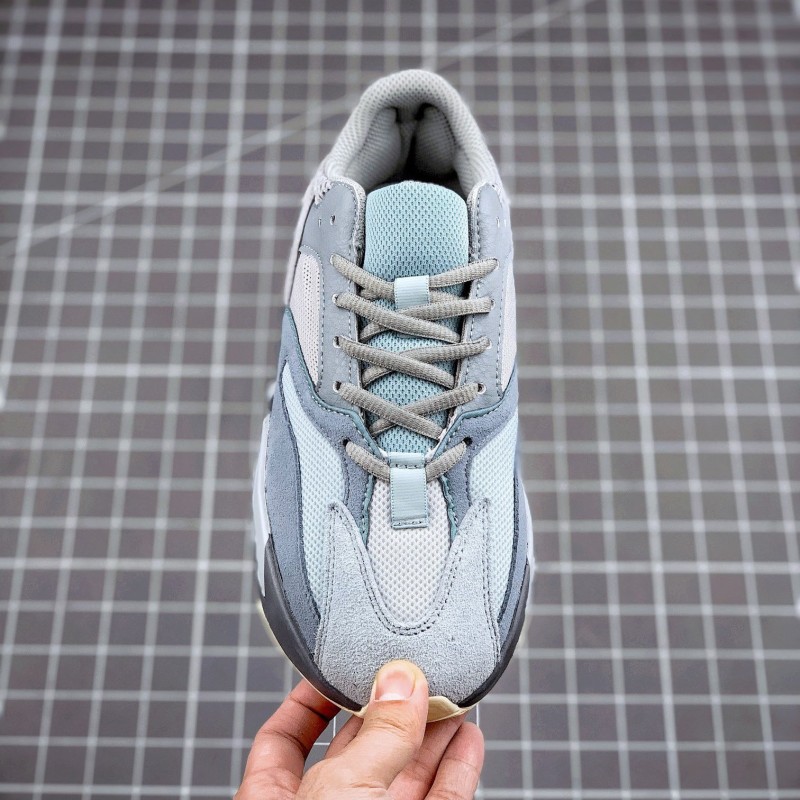 Adidas Yeezy 700