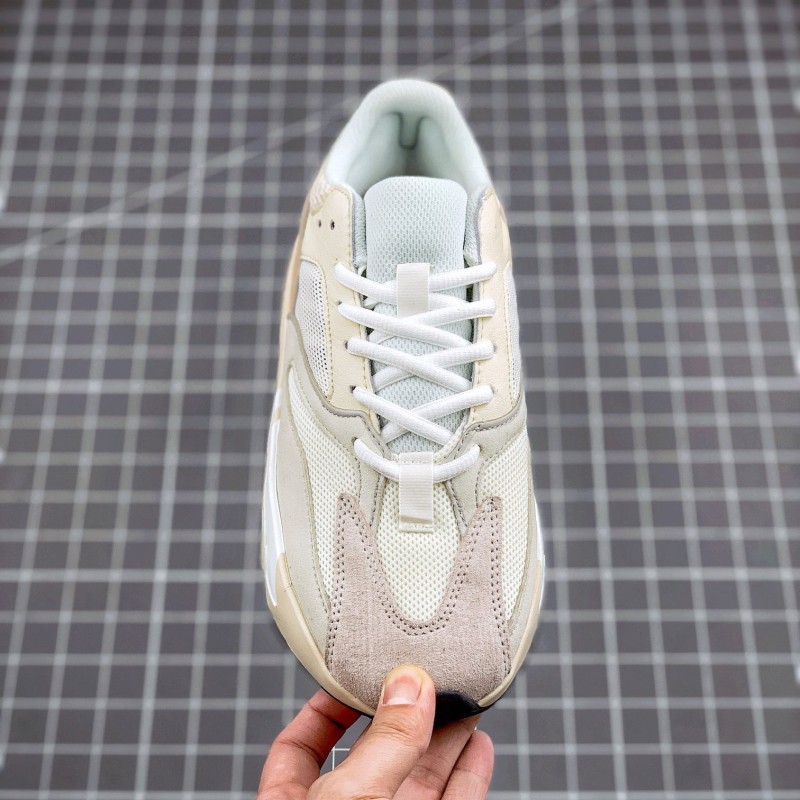 Adidas Yeezy 700