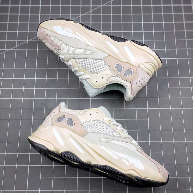 Adidas Yeezy 700