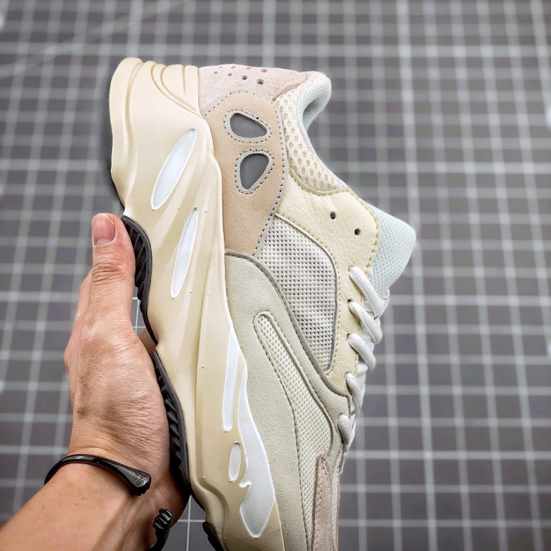 Adidas Yeezy 700
