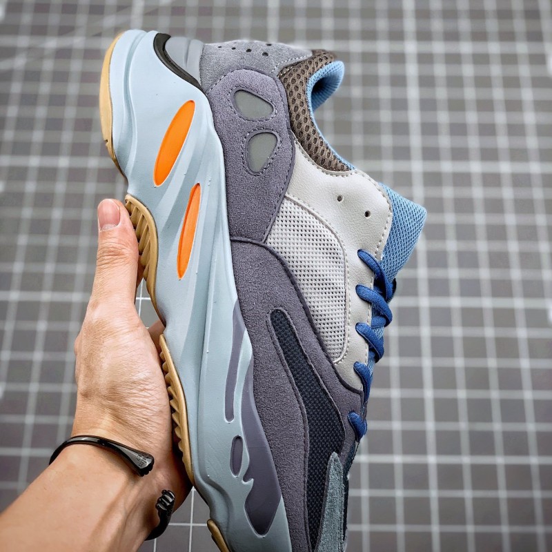 Adidas Yeezy 700