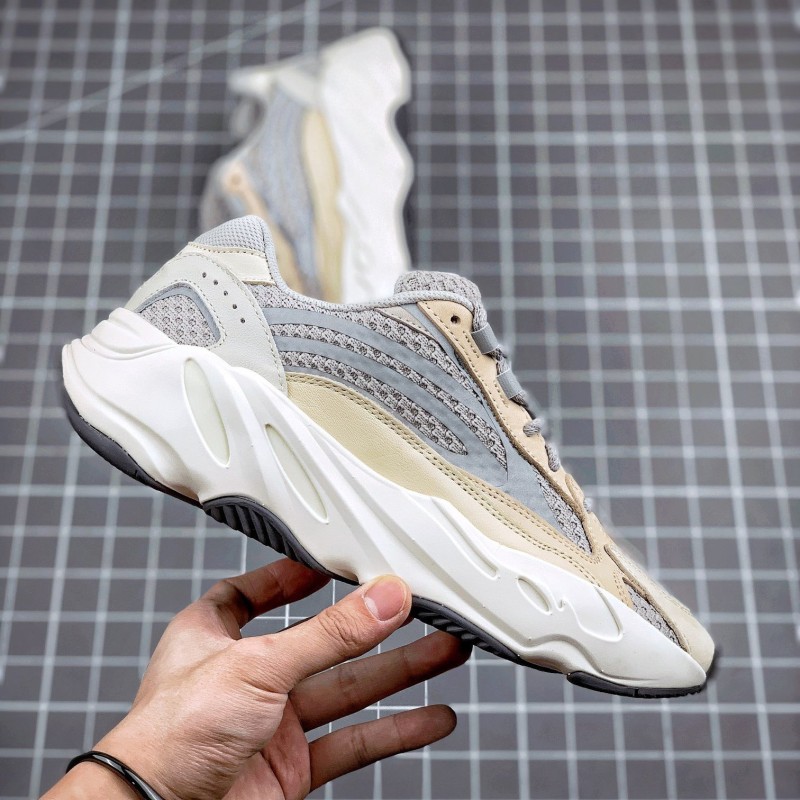 Adidas Yeezy 700