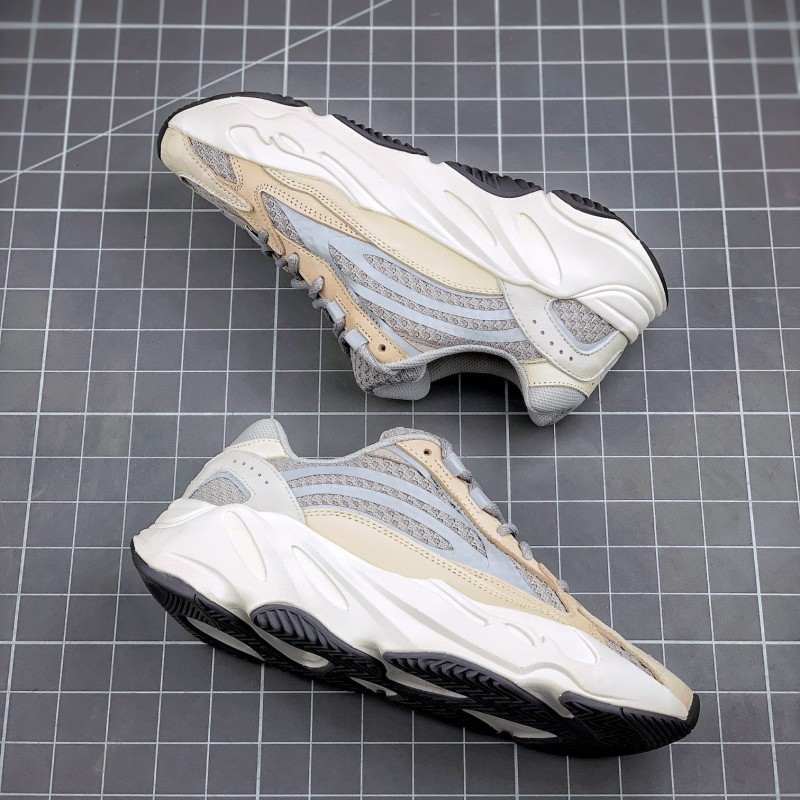 Adidas Yeezy 700