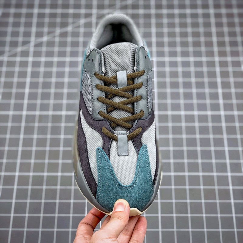 Adidas Yeezy 700