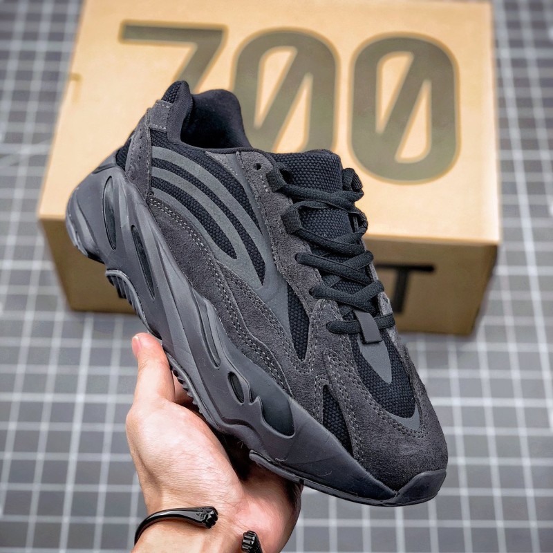 Adidas Yeezy 700