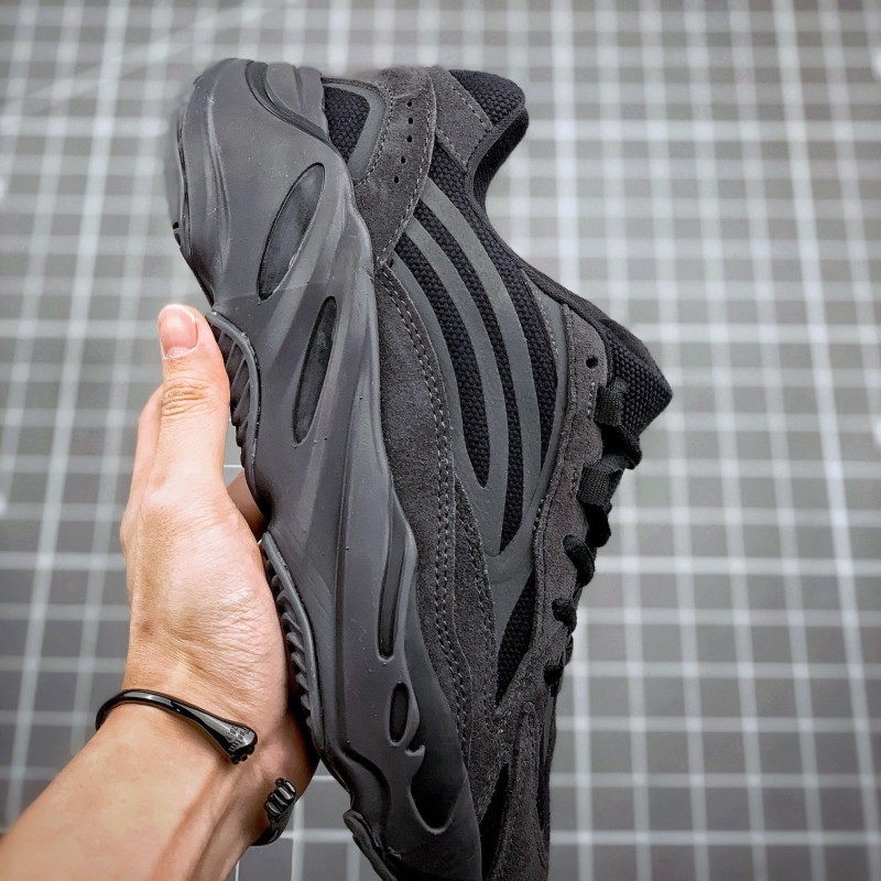 Adidas Yeezy 700