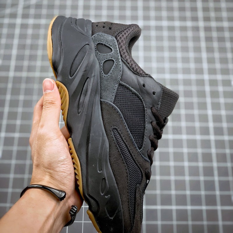 Adidas Yeezy 700