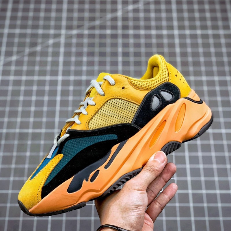 Adidas Yeezy 700