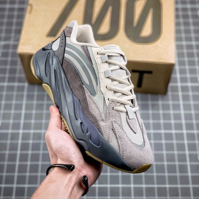 Adidas Yeezy 700