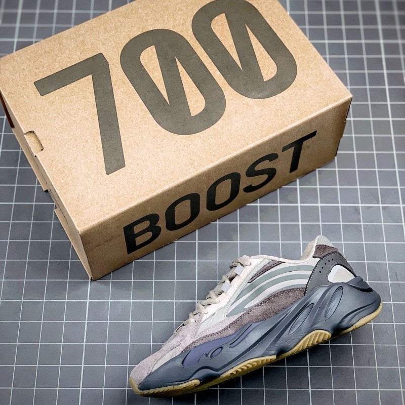 Adidas Yeezy 700