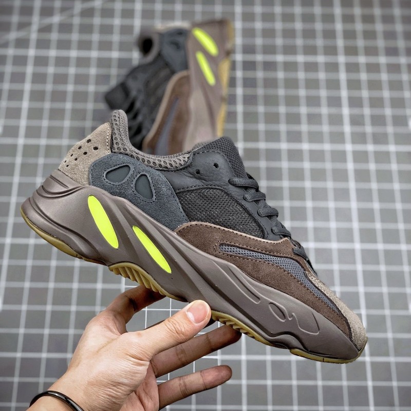 Adidas Yeezy 700