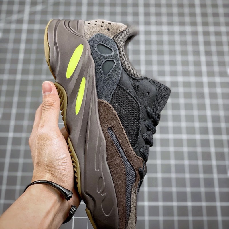Adidas Yeezy 700