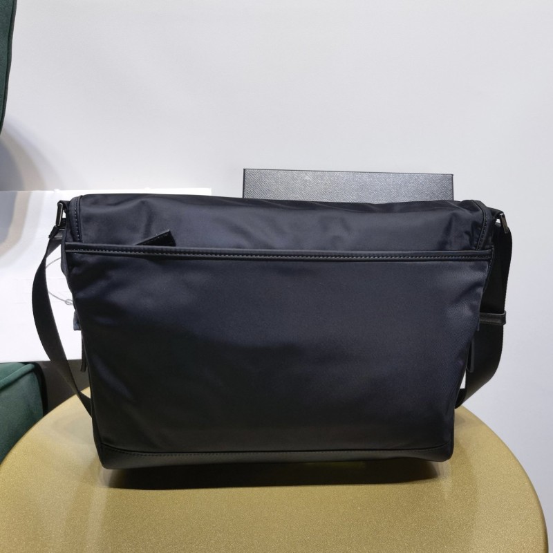Prada 邮差包 / 斜挎包