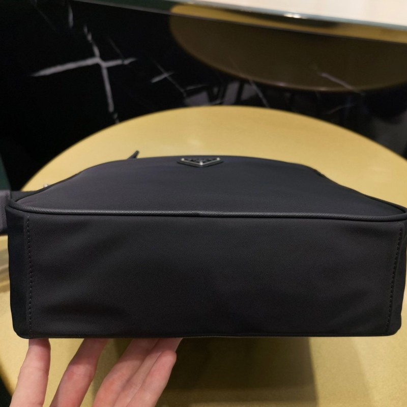 Prada 邮差包 / 斜挎包